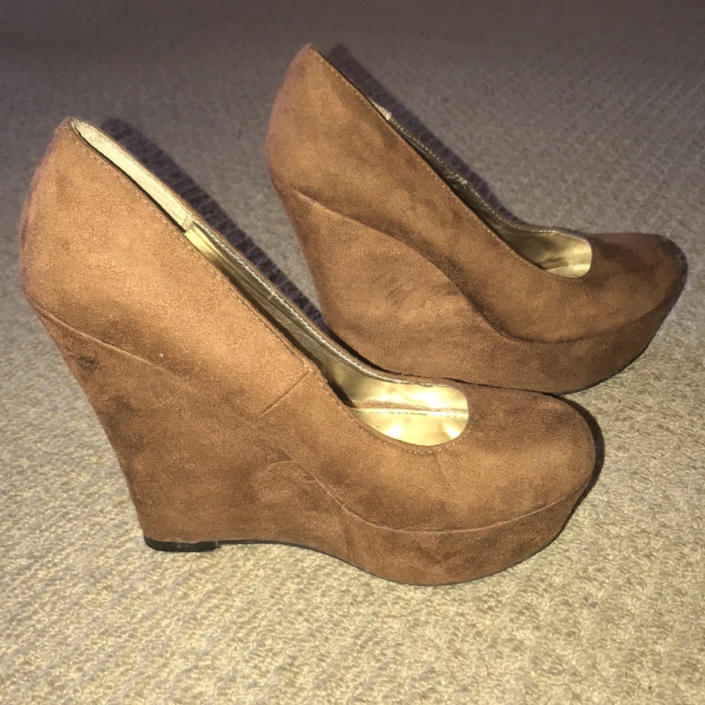 Mossimo tan, suede platform wedge shoes